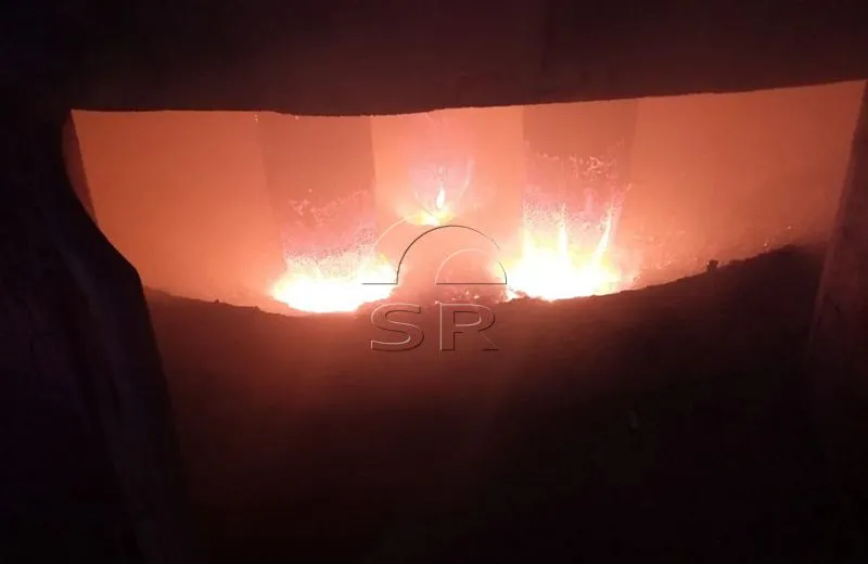 Forno de ferrocromo com alto teor de carbono